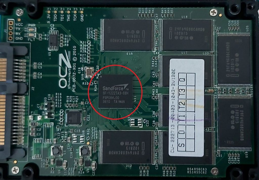 OCZ SSD geöfnnet mit Sandforce Controller.